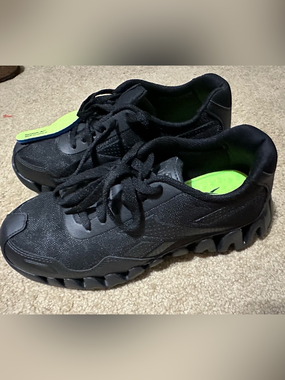 Reebok Zig Athletic Running Men’s size 7 Shoes Black running shoes/ sneakers